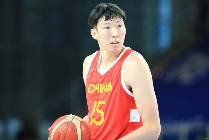 为二人作媒的黎晓灵、张文慈和黎燕珊盛装赴会，曾传不和的「恩师」刘德华则没有出席婚宴。