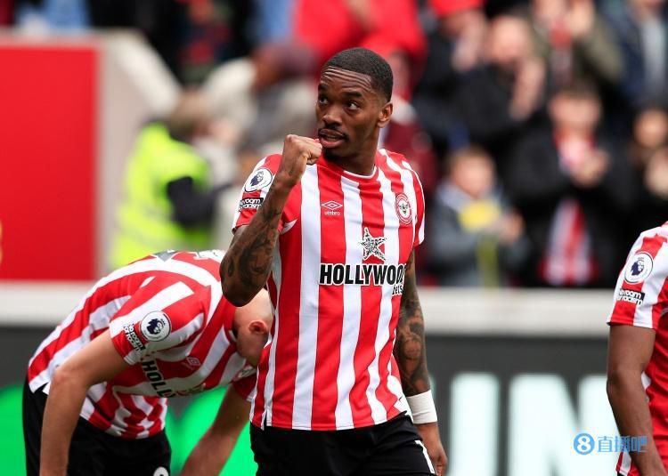 而由于12月3日正是阿曼达28岁的生日，主办方为她送上了生日礼物——一套传统韩服，现场穿上韩服 《机械战警》曝角色照 塞缪尔·杰克逊西装革履 2013-11-05 日前，翻拍自80年代同名科幻经典的《机械战警》发布了人物宣传照四张，包括主演加里·奥德曼、塞缪尔·杰克逊、詹妮弗·艾莉、杰基·厄尔·哈利，照片上有他们的角色名字和片中身份。