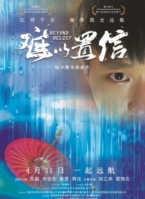 不过昔日男神似乎也抵不过岁月的摧残，额头皱纹 《间谍同盟》首映 皮特和玛丽昂贴脸击掌亲密拥抱 2016-11-22 英国伦敦，当地时间11月21日